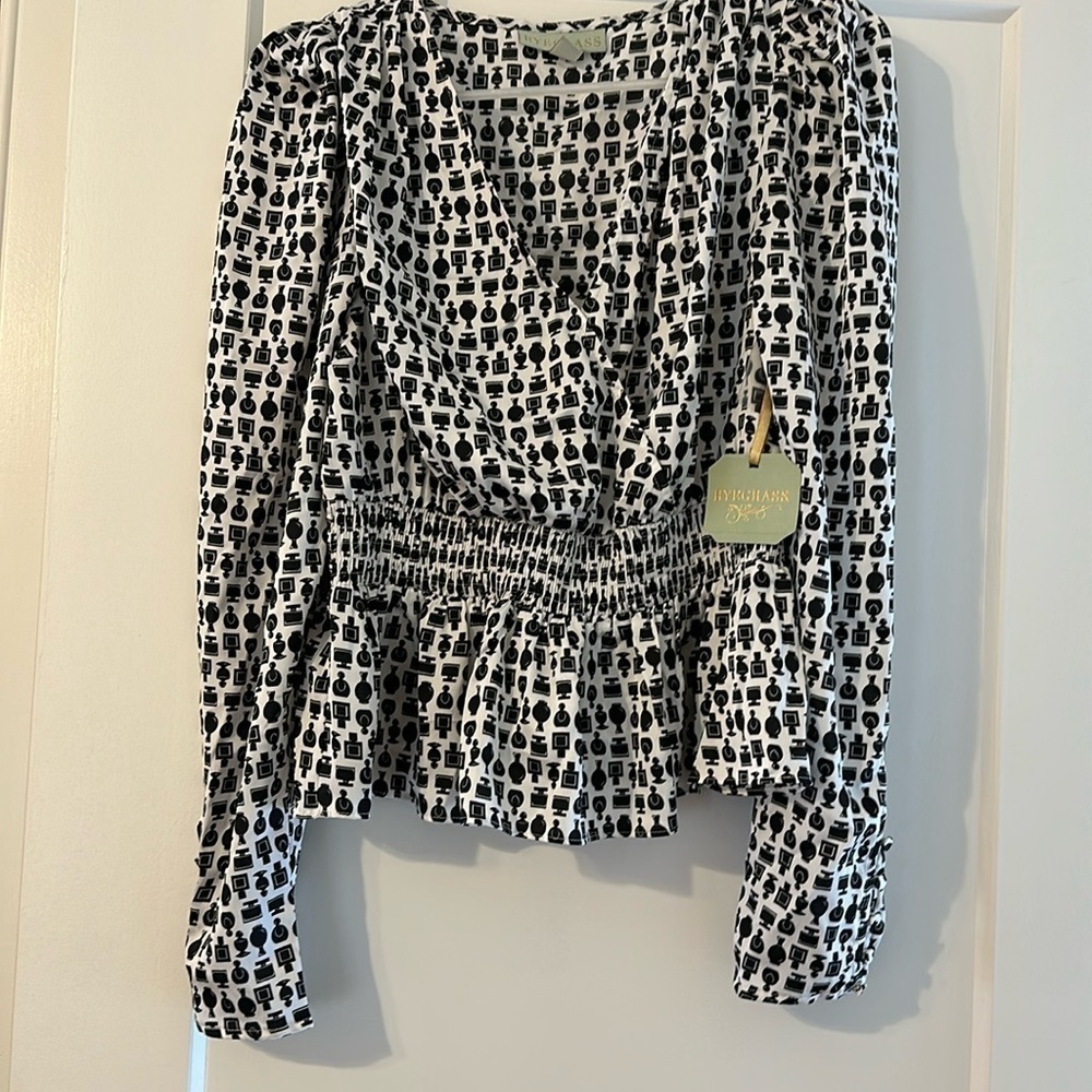 Ryegrass patterned blouse.